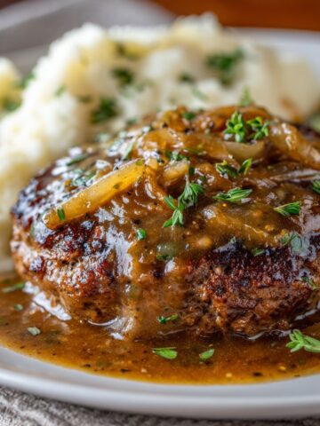 Smothered Hamburger Steak Recipe: A Cozy Dinnertime Favorite