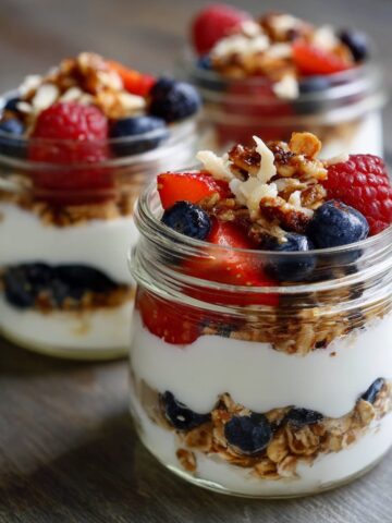 No-Cook Summer Yogurt Parfait Jars Moms Can Make With Kids Easily