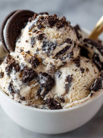Oreo Ice Cream with Crushed Cookie Bits