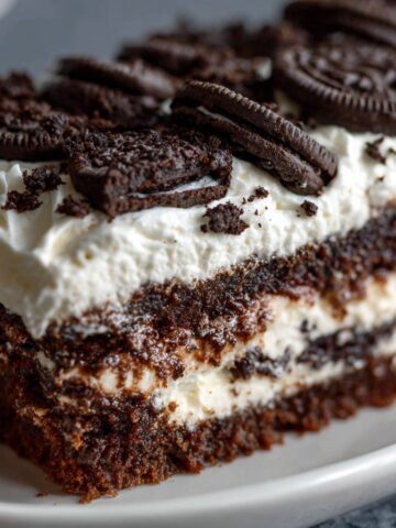 Oreo Lasagna Cake with Whipped Cream Layers
