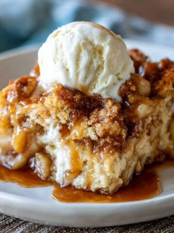 Cinnamon Apple Biscuit Bake