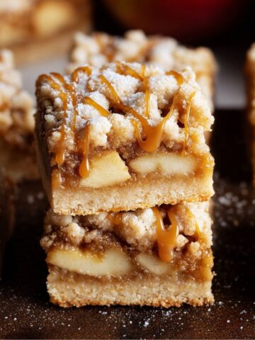 Apple Crisp Shortbread Bars