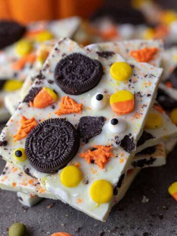 Easy White Chocolate Halloween Oreo Bark