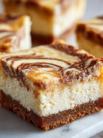 Honey Cinnamon Cheesecake Swirl Bars