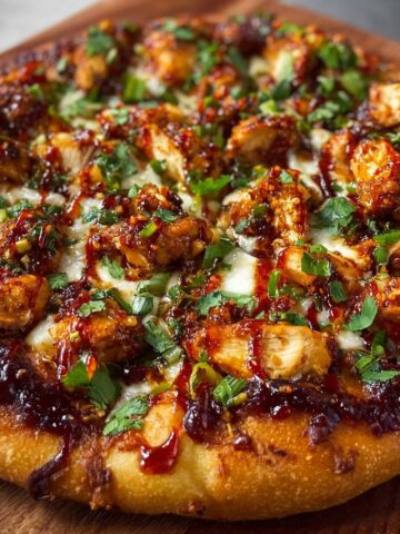 Chili Garlic Chicken Pizza
