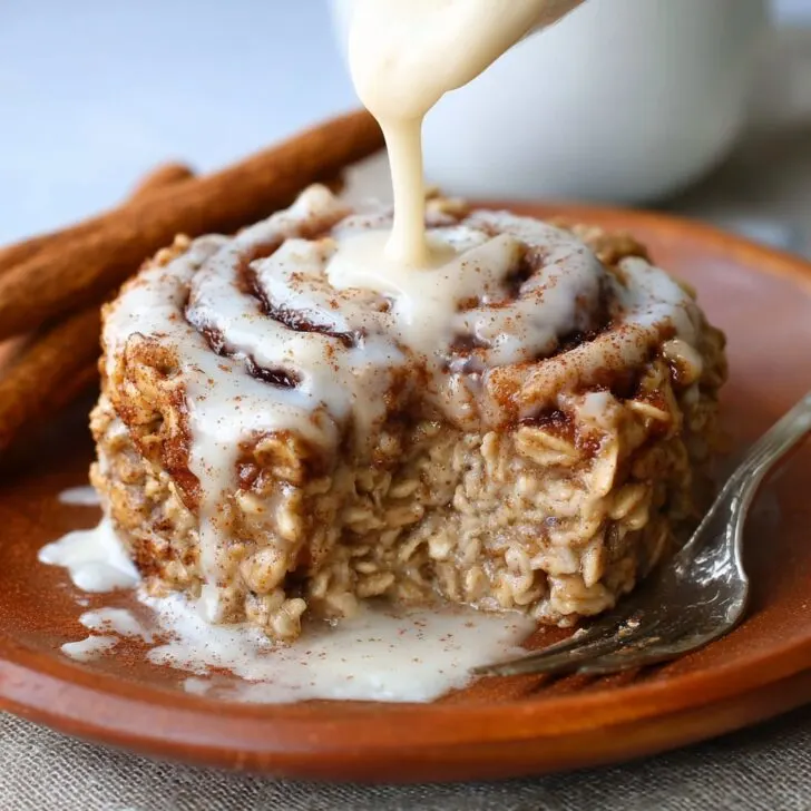 Cinnamon Roll Baked Oatmeal