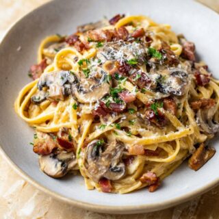 creamy bacon and mushroom pasta