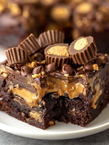 Reese’s Chocolate Peanut Butter Cup Earthquake Cake