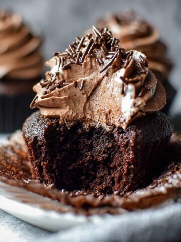 The Never-Dry Chocolate Cupcakes