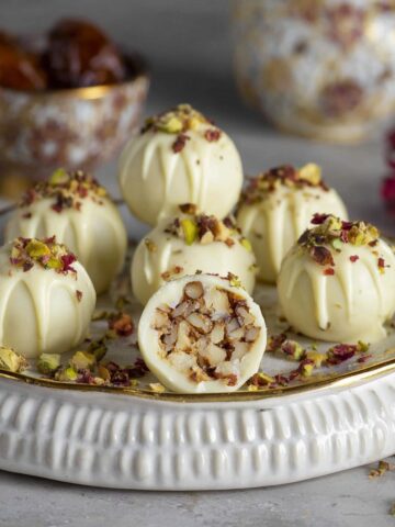 Date and Nut White Chocolate Truffles Date and Nut White Chocolate Truffles
