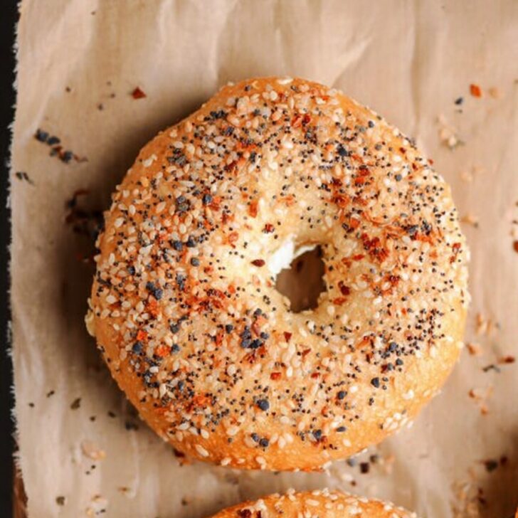 A delicious, irresistible picture of Cottage Cheese Bagel
