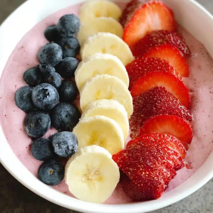 5-Minute Fruit Smoothie Bowl (with Greek Yogurt): My Go-to Breakfast
